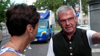 Sonja Faber-Schrecklein besucht die Seelbergstraße in Bad Cannstatt und redet mit Bezirksbürgermeister Max Löffler