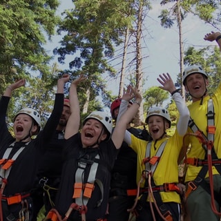 Familie Wieland beim Ziplining