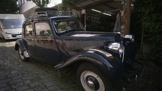 Ein Oldtimer in den Holdergassen in Marbach