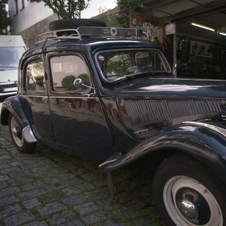 Ein Oldtimer in den Holdergassen in Marbach