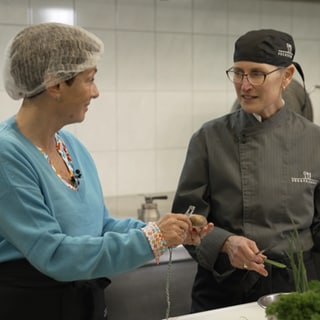 Sonja ist unterwegs inDenkendorf und schaut hinter die Kulissen eines Air Catering-Services.