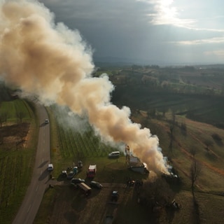 Traditionsfeuer in Ettenheimweiler mit den Feuermeistern.