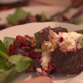 Rahnensalat auf dem Teller serviert