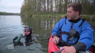 zwei Männer in der Donau