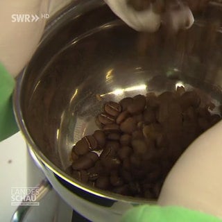 Kaffeebohnen in der Schüssel