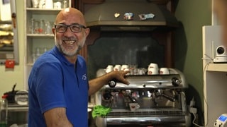 Barista Sandro Paoletti in seiner Bar Pasticceria Pina in Neckargartach Heilbronn