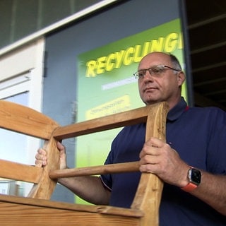 Alles secondhand: Wolfgang Plank betreibt das Recyclingkaufhaus in Edingen