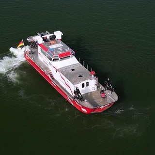 Feuerlöschboot auf dem Rhein