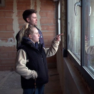 Annika und Manuel Braun auf der Baustelle im Waldschlössle Fellbach