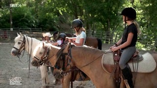 Kinder auf Ponys