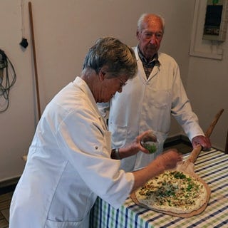 Renate und Alfred Nägele im Backhaus in Wolfartshausen