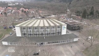 die marode Stadthalle in Freiburg