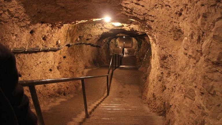 Treppen in die Nebelhöhle