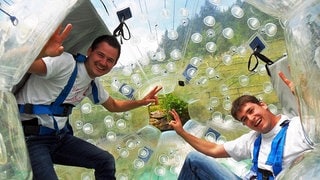 "Zorbing" auf der Skischanze in Titisee-Neustadt