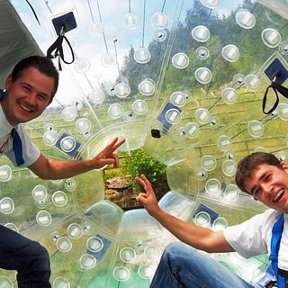 "Zorbing" auf der Skischanze in Titisee-Neustadt