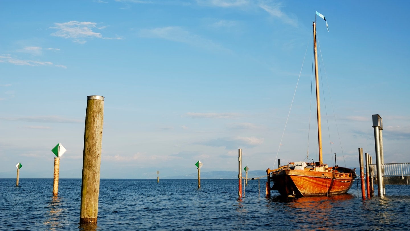 Holzboot auf Bodensee