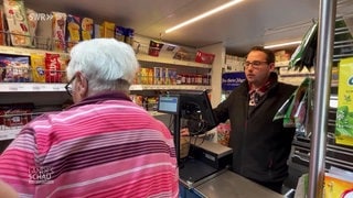 Aaaron Daubner in seinem rollender Supermarkt