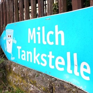 Schild "Milchtankstelle"