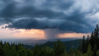 Blick von der Hornisgrinde auf ein Gewitter