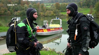 Ehrenamtliche Rheintaucher im Einsatz