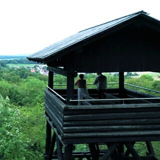 Sonja in einem Jägersitz mit toller Aussicht