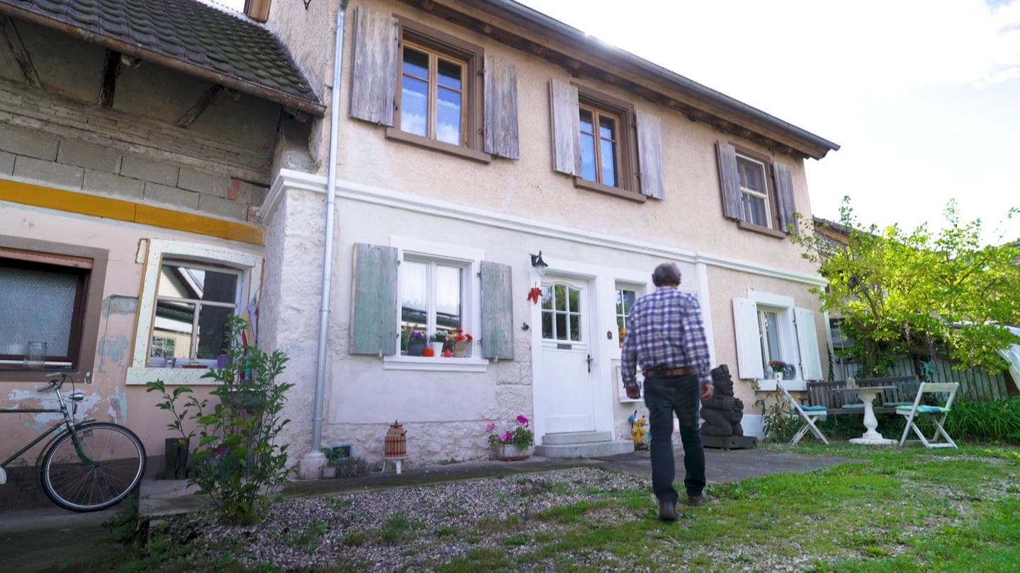 Außenansicht von Stefan Toths Fischerhaus in Wyhl am Kaiserstuhl