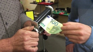 Zaubertrick - Geld drucken - 100 Euro Schein läuft durch Walze