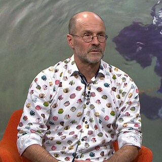 Eisschwimmer Martin Tschepe sitzt im Landesschau-Studio.