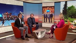 Moderatorin Jana Kübel mit Studiogästen Michael und Thomas Mack