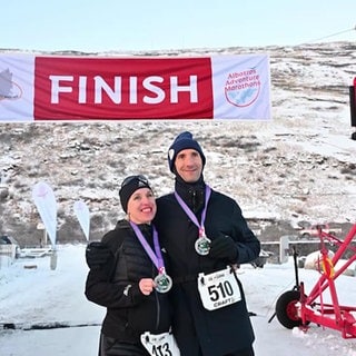 Der Marathon-Läufer Andreas Boos mit seiner Frau