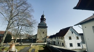 Warum ist der Turm in Gau-Weinheim so schief?