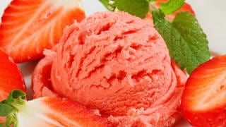 Erdbeersorbet mit Minze