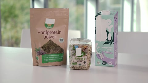 Mittlerweile gibt es Produkte aus Hanf: Hanfproteinpulver, geschälte Hanfsamen und Hanfdrink.