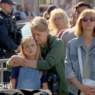 Trauernde auf dem Marktplatz in Mannheim