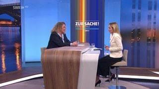 Moderatorin Britta Kanne und Studiogast Bettina Dickes von der CDU