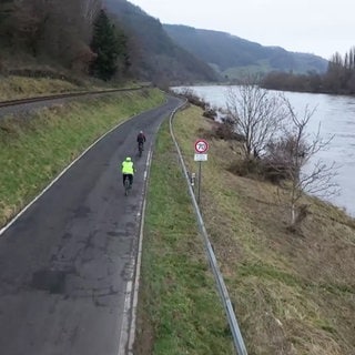 Straße mit Radfahrern