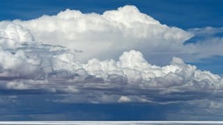 Wolkenformation über dem Salar de Uyuni  Bolivien