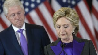 Präsidentschaftskandidatin Hillary Clinton hält am 9. November 2016 ihre Konzessionsrede im Grand Ballroom des New Yorker Hotels in New York City