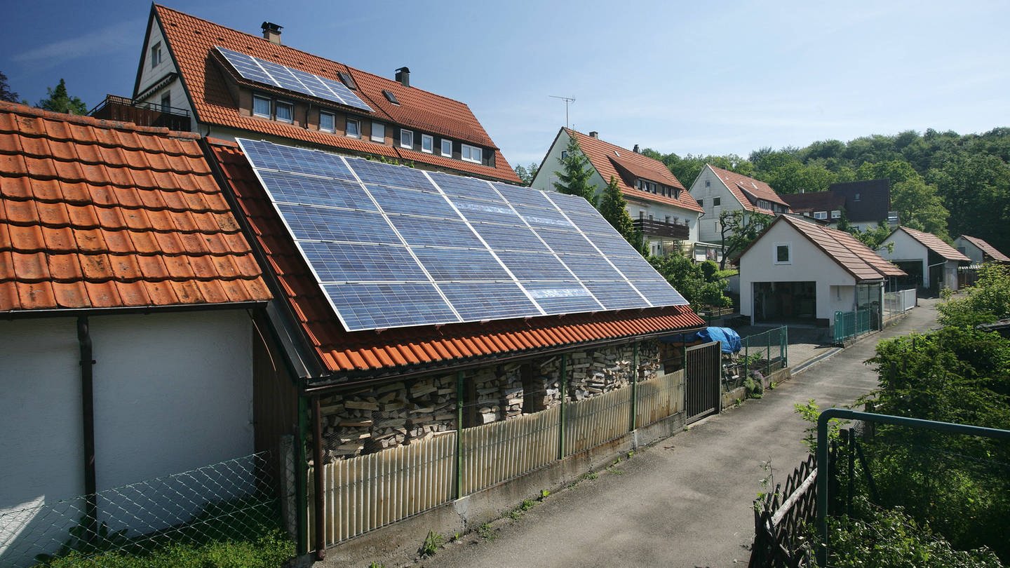 Wohnhaus mit Solarzellen auf dem Dach in Ehningen
