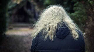 Graue Locken: Die Struktur der Haare kann sich im Lauf des Lebens verändern