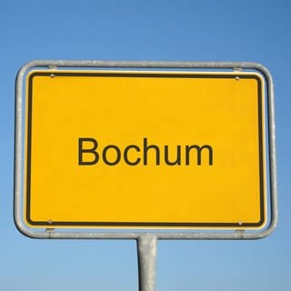 Ortsschild mit der Aufschrift "Bochum": In Norddeutschland wird „heim“ zu „um“. Ein schönes Beispiel ist Bochum