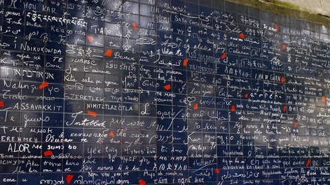 Le mur des je t’aime ist eine künstlerisch gestaltete Mauer am Montmartre in Paris. Der Ausdruck "Ich liebe Dich" ist hier in über 300 Varianten und 250 Sprachen der Welt zu finden. Doch welche ist eigentlich die schwierigste Sprache der Welt?