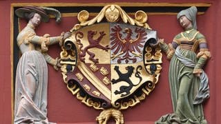 Habsburgisches Wappen am Historischen Kaufhaus (1520) in Freiburg: Der Ausdruck "Fisimatenten" geht u.a. auf einen Ausdruck aus der Heraldik zurück: Visamente. 