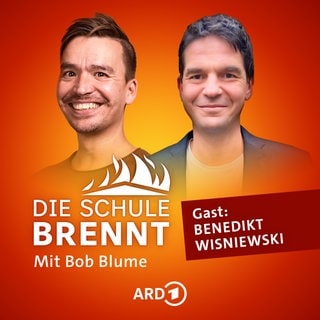 Benedikt Wisniewski und Bob Blume auf dem Podcast-Cover von "Die Schule brennt – Mit Bob Blume"