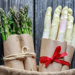 Grüner und weißer Spargel