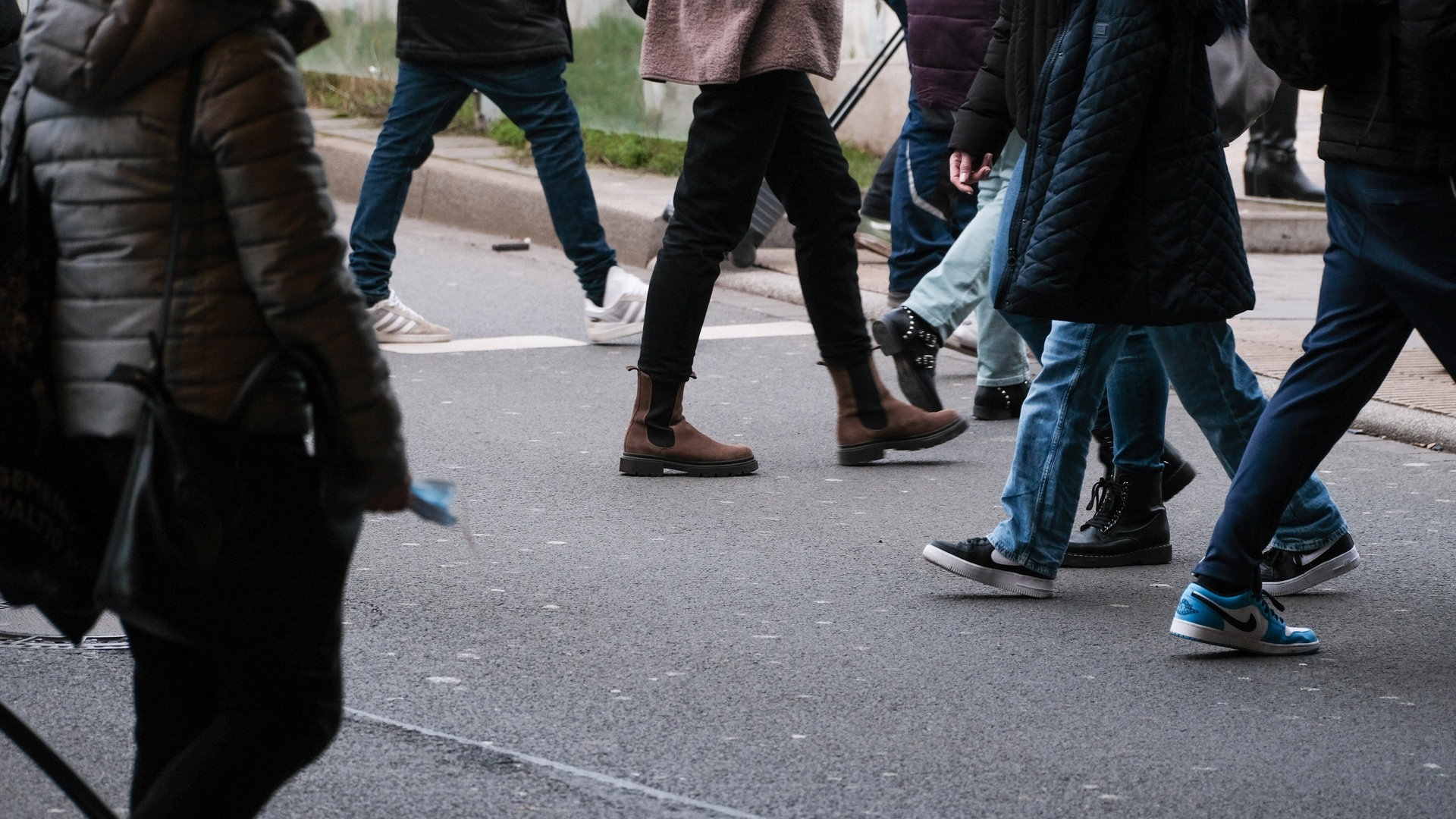 Studie: Lockdowns Führen Kaum Zu Verändertem Verhalten - SWR Wissen