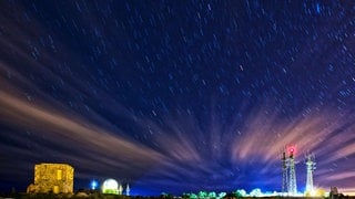 Dingli Radarstation auf Malta vor nächtlichem Sternenhimmel