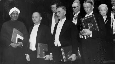 Das Bild zeigt die Nobelpreisträger von 1930.