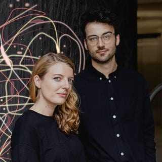 Die Hosts der aktuellen Folge des KI-Podcasts, Marie Kilg und Gregor Schmalzried