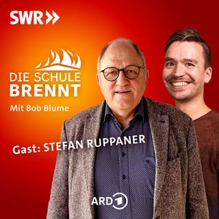 Stefan Ruppaner und Bob Blume auf dem Podcast-Cover von "Die Schule brennt – Mit Bob Blume"